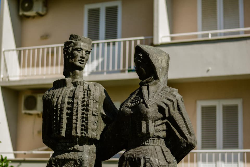 Spomenik jedinstva Bukovice i Ravnih kotara